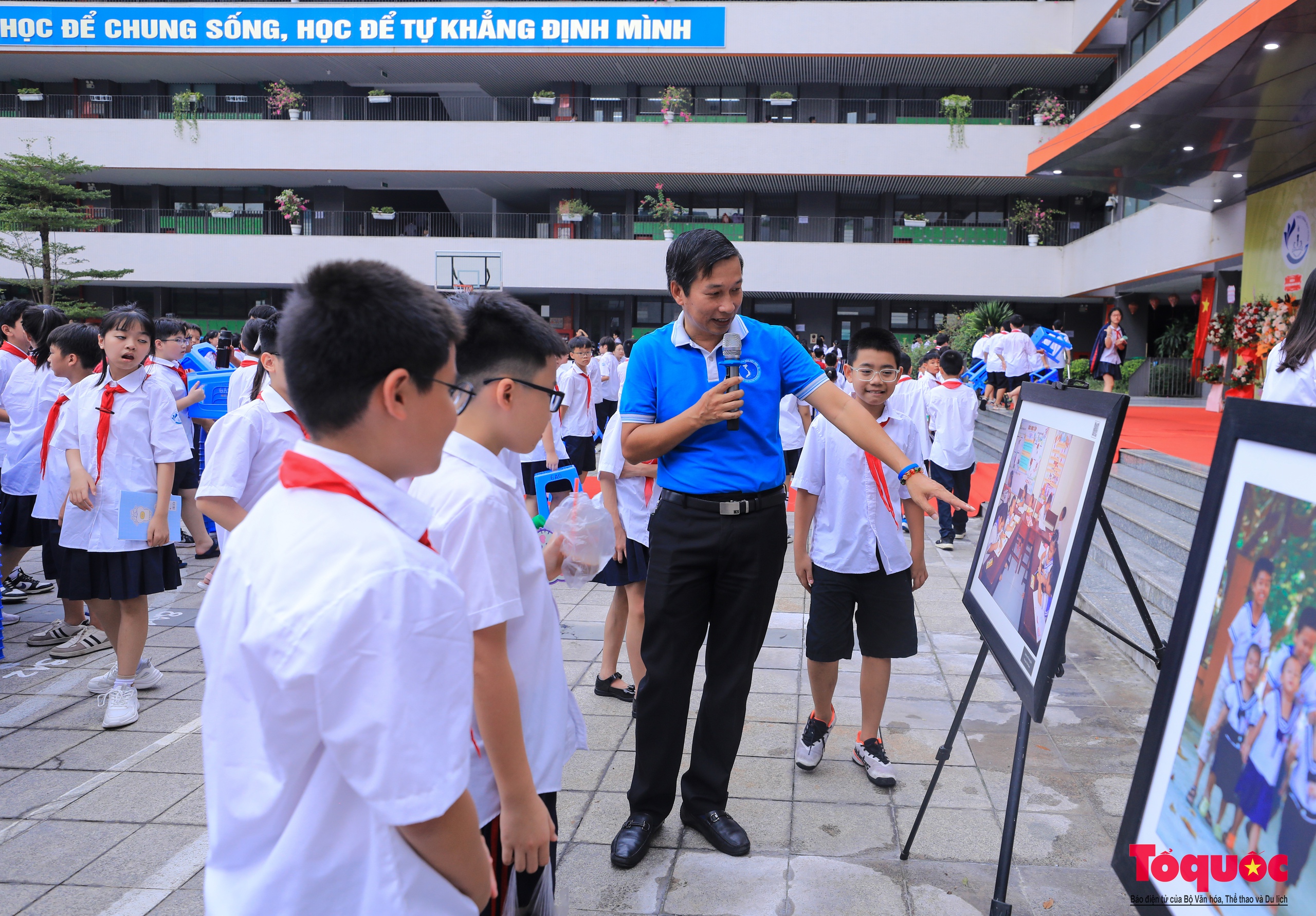 Học sinh thủ đô gửi thông điệp yêu thương trên đèn ông sao tới thiếu nhi Trường Sa dịp Trung thu - Ảnh 12.